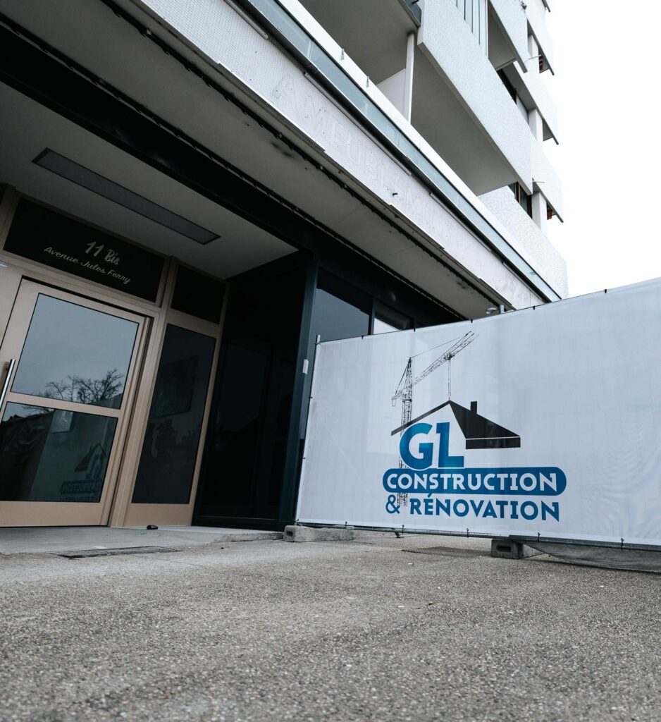Photo d'une bâche l'entreprise de maçonnerie et rénovation GL CONSTRUCTION RÉNOVATION à Allinges